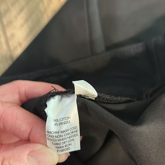 (3/$15) Loft stretch capris size 2 petite. Black - Picture 3 of 9